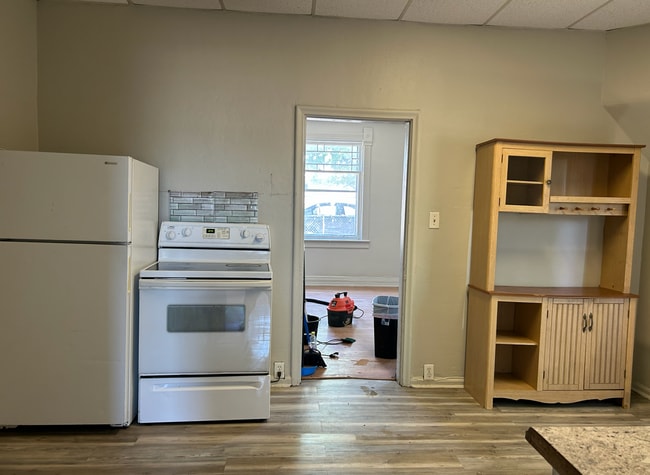 Photo - 279 W Railroad Ave Unidad 2 (1 Bed) Left Door