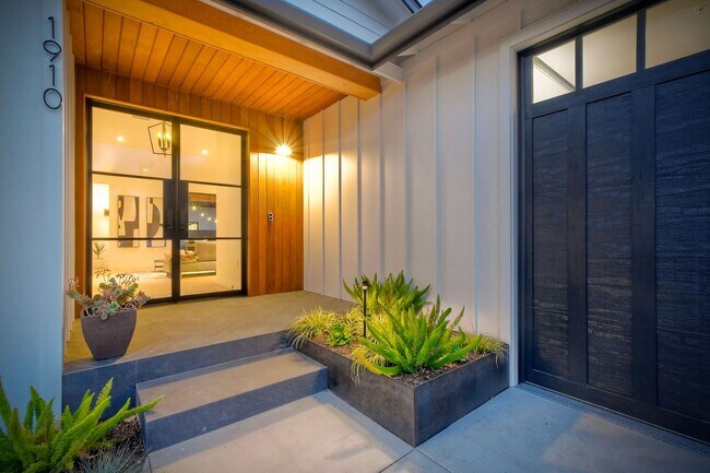 Photo - 1910 Raymond Ln Unit Main House