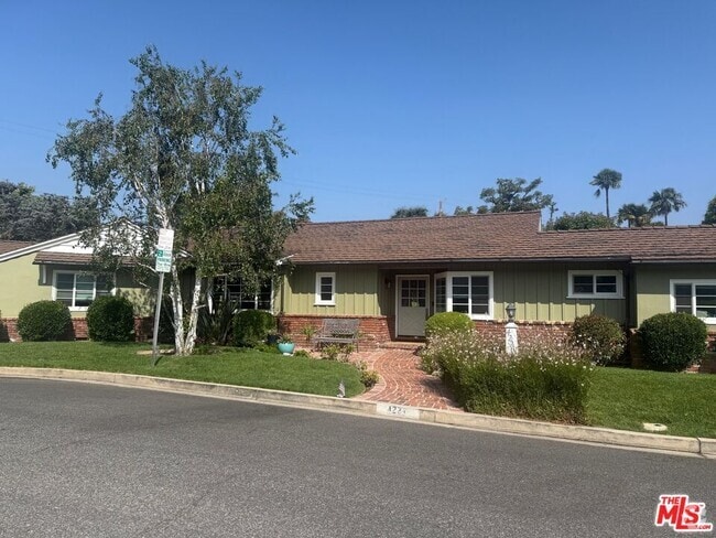 Building Photo - 4221 W Toluca Lake Ln Rental