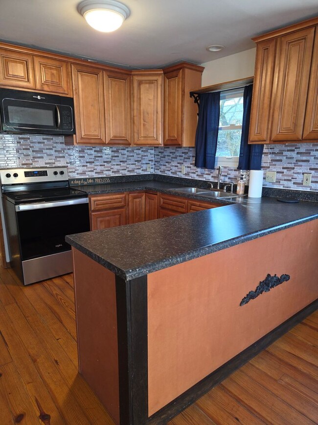 Photo - Louisville 37777 - 3 bedroom, 2 bath home - Contact Shelly Gunion (865) 755-7678