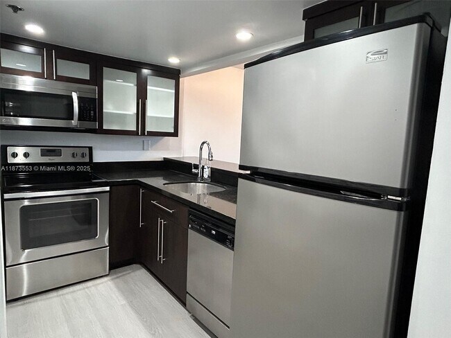 Photo - 540 Brickell Key Dr Unit 1002