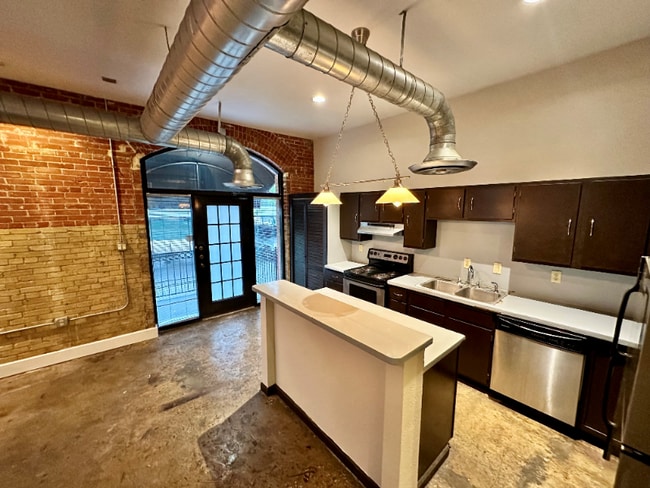 Photo - 710 S Medina St