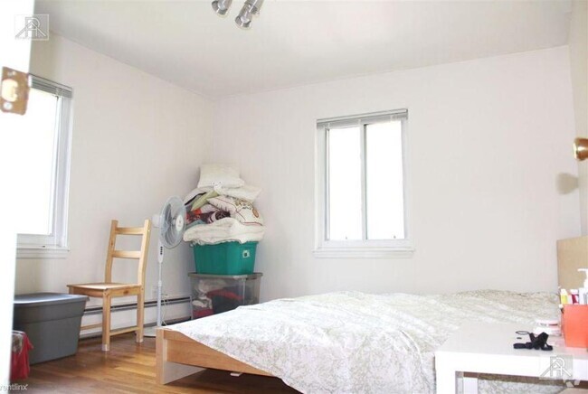 Building Photo - 3 bedroom in Newton MA 02467 Unit 1 Rental