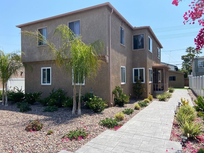 Building Photo - Remodeled 2 Bedroom in Kensington! Washer/... Unit 4469 Rental