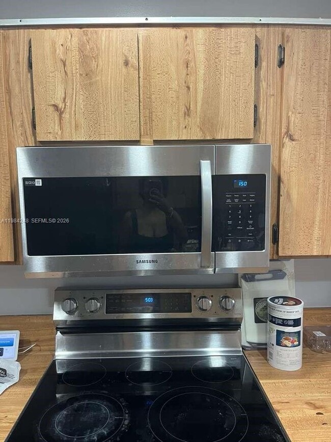 Building Photo - 9787 Riverside Dr