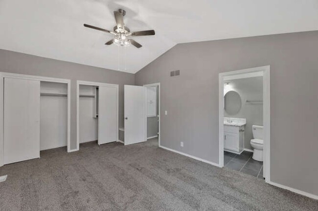 Photo - 8803-8805 W Westlawn St Apartamento Unidad 8803 W Westlawn