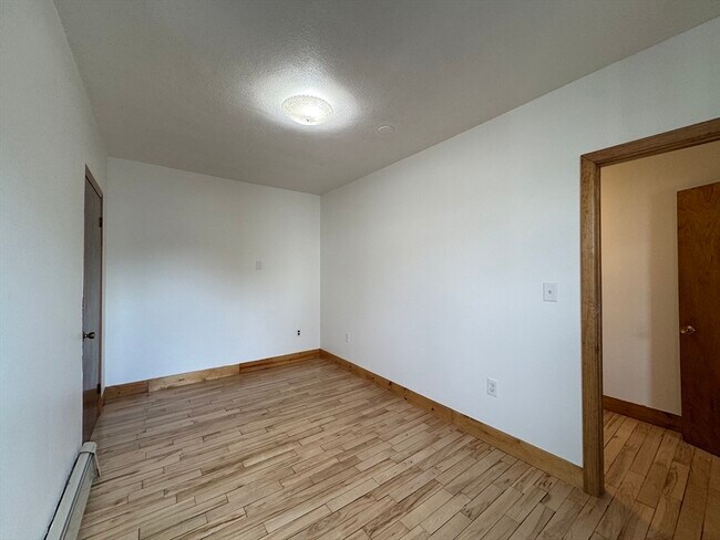 Photo - 114 Thorndike St Unidad #1