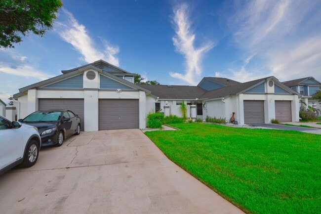 Photo - 72 Lakepointe Cir