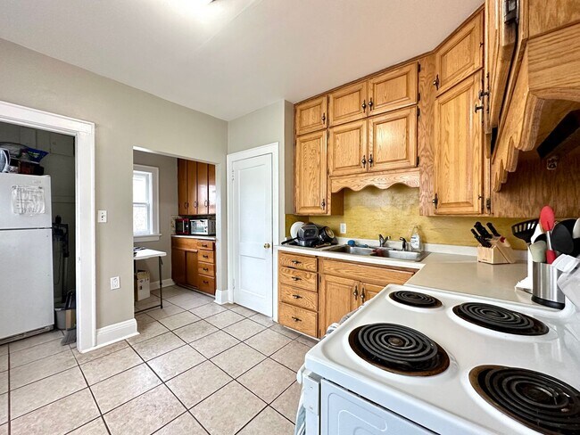 Photo - AVAILABLE NOW - 4 Bed, 2 Bath Chester Park... House