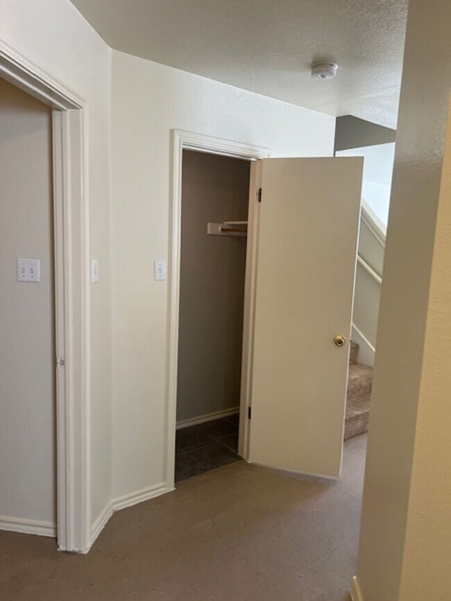 Photo - 929 Unit B