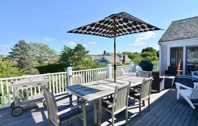 10 Brant Point Road