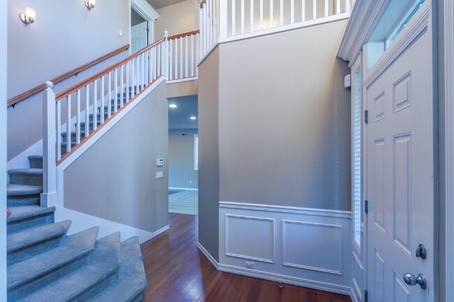 Photo - Spacious 4-Bedroom Haven in Kent with 2.5 Bathrooms and 2,570 Sq Ft of Comfort!