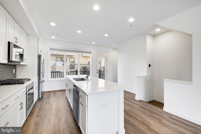 Photo - 16560 Crabbs Branch Way