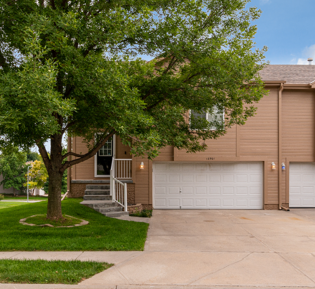 Photo - 18901 K St Townhome