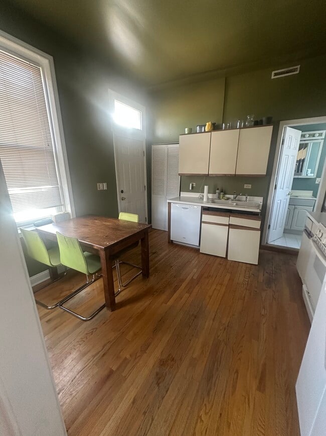 Photo - 1523 N Elk Grove Ave Unit 2