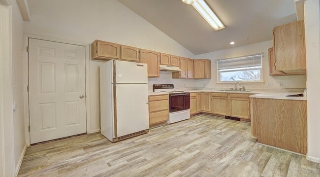 Photo - 503 Sabil Dr