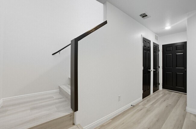 Photo - *MOVE IN SPECIAL - $300 OFF FIRST MONTH'S ...