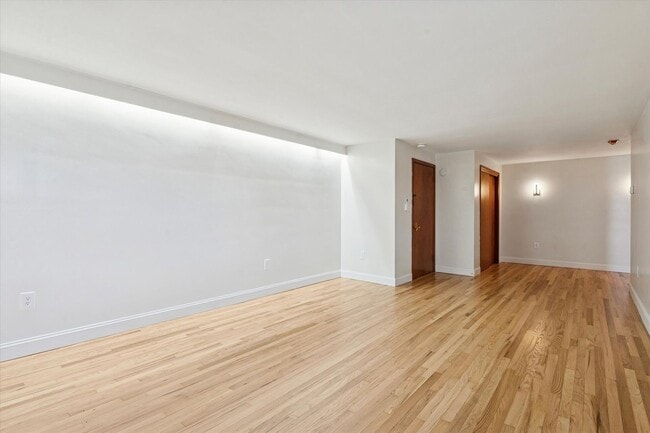 Photo - Available Immediately – 1B/1B Recently Renovated Unit