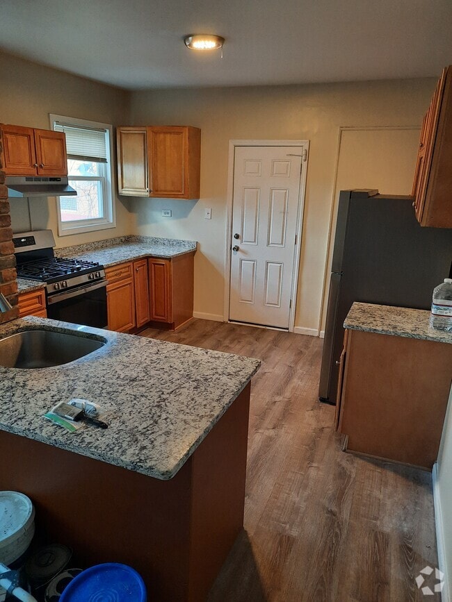 Building Photo - 257 W Utica St Rental