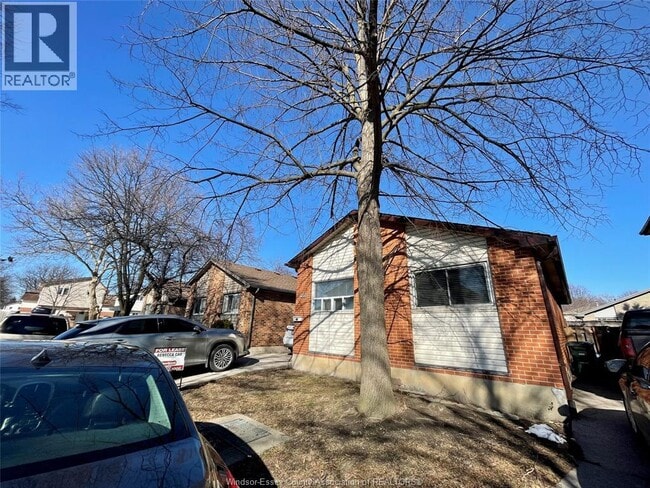 Photo - 8477 Darlington Crescent