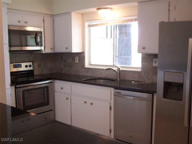 Building Photo - 1721 SE 46th Ln Unit 11 Rental
