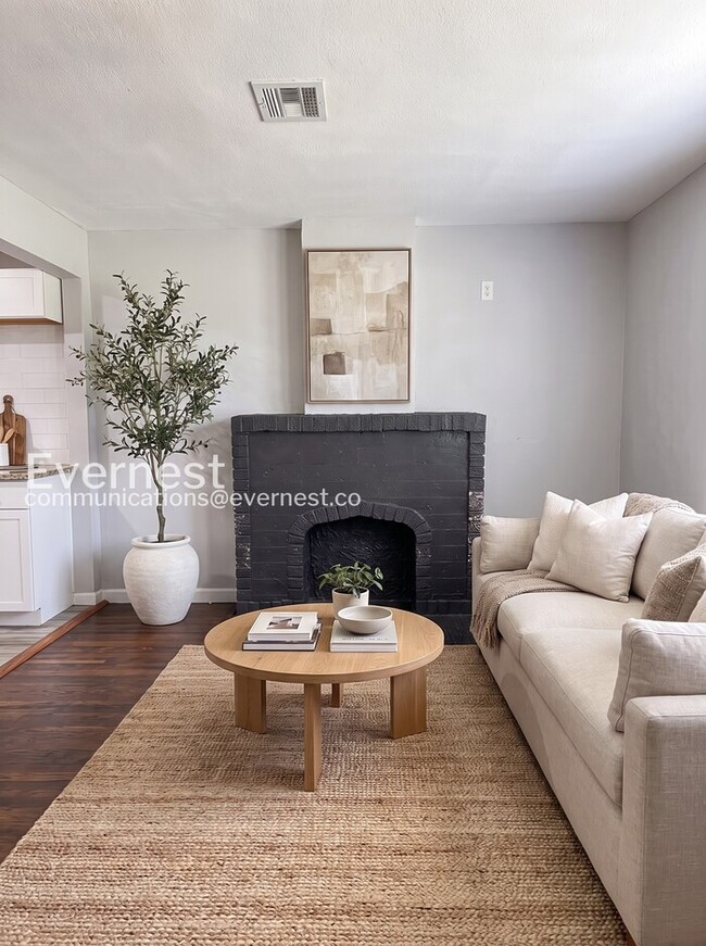 Photo - 2 Bed/1 Bath Townhome with Modern Amenities / Pet-Friendly / Coming Soon!
