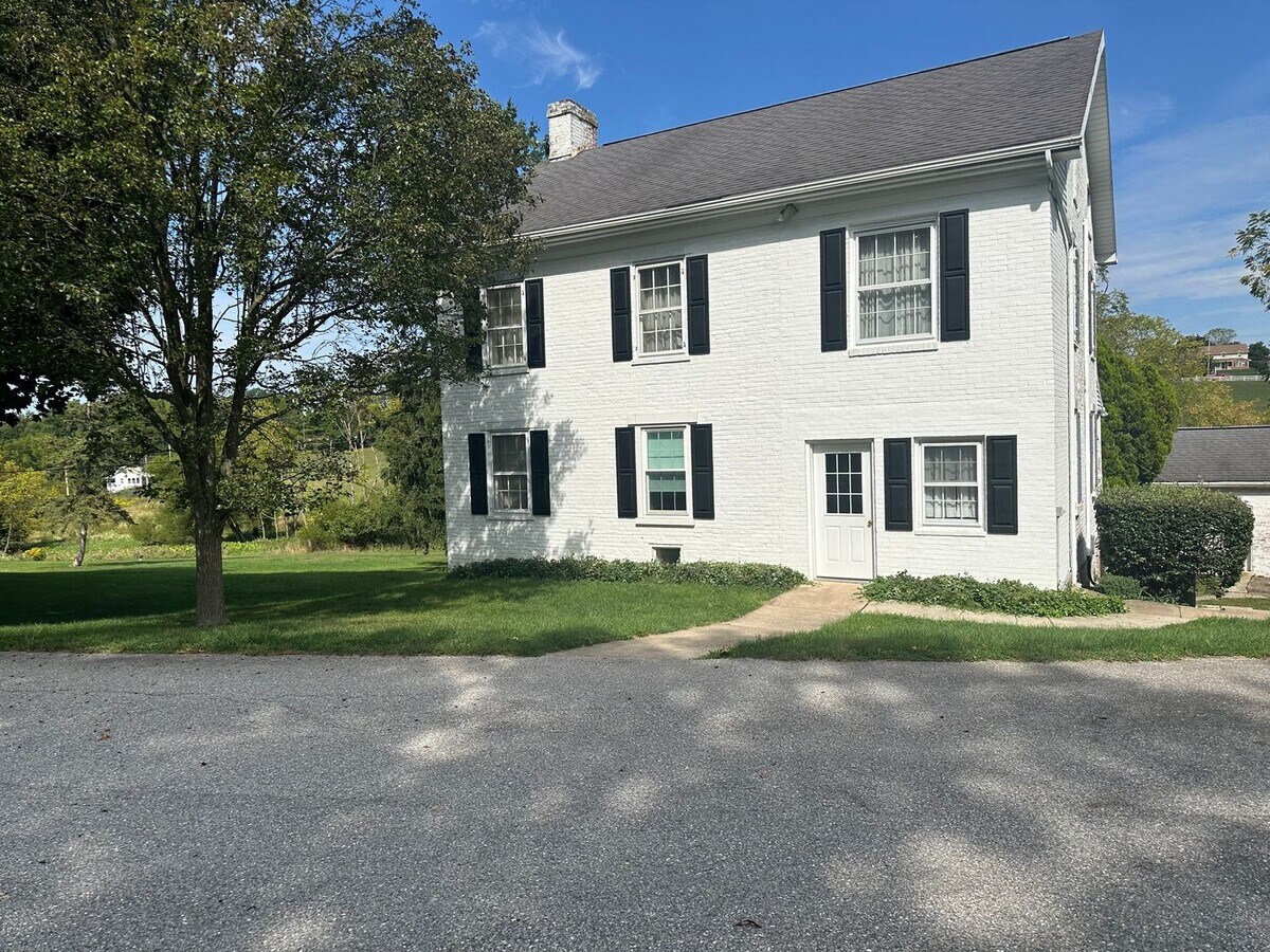 Beautiful 4 bedroom home in York, PA! - Beautiful 4 bedroom home in York, PA!