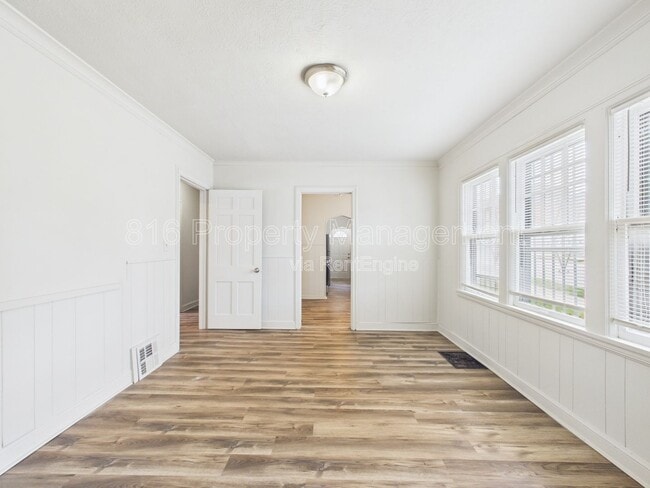 Photo - 5100 Brooklyn Ave