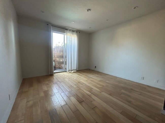 Photo - 10210 Newville Ave