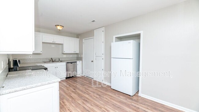 Photo - 143 Heather Dr