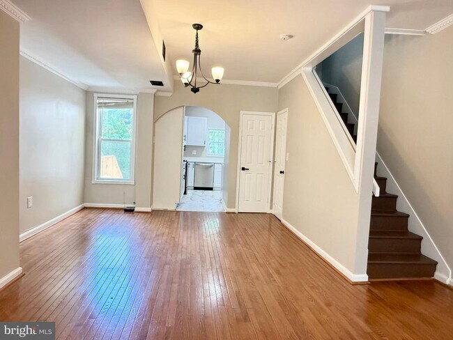 Photo - 1004 Girard St NW