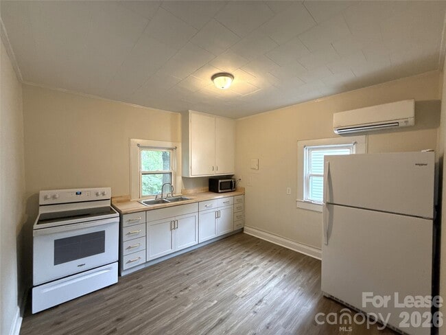 Photo - 275 Academy Ave NW