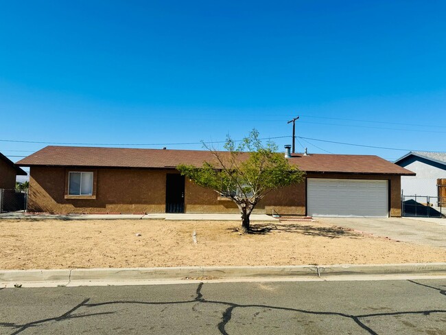 Apple Valley Home in Sycamore Rocks Area - Apple Valley Home in Sycamore Rocks Area