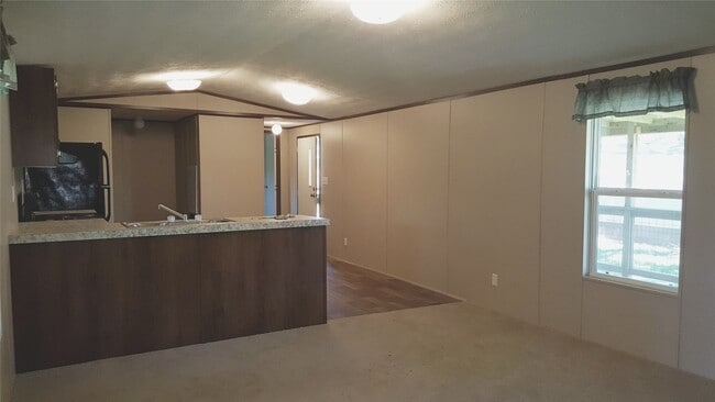 Photo - 104 Young St