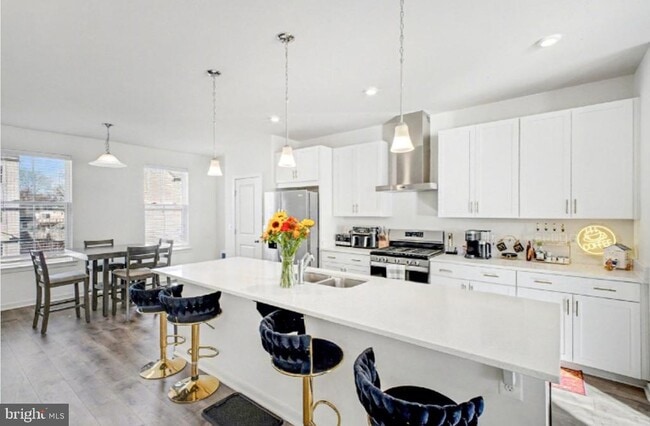 Building Photo - 423 Honeyberry Ln