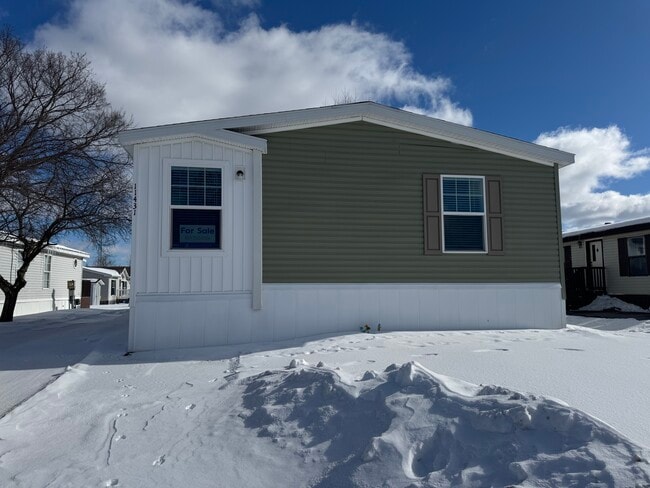 Building Photo - 11431 N Lake Dr