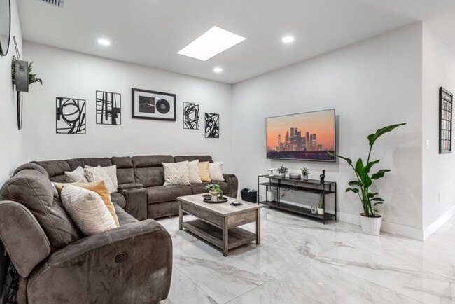 Photo - 828 SW 14th Ct Unit ID1287062P