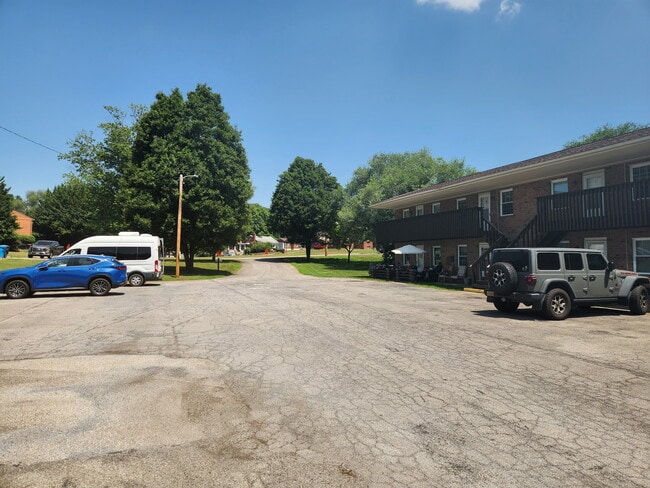 Photo - 103 Wildhurst Ave NE