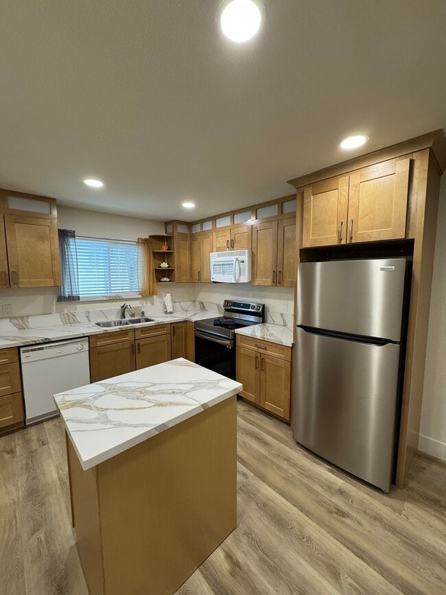 Photo - Beautifully Renovated 2 Bedroom Condo - Pa...