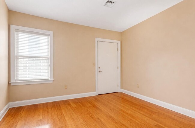 Building Photo - 126 Jersey St