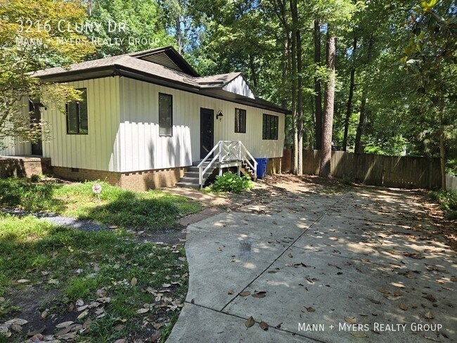 3216 Cluny Dr