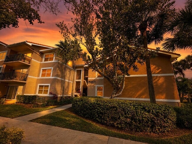 Building Photo - 8977 Wiles Rd Unit 206