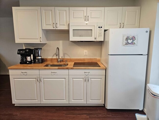 207 N Cameron St Unit Basement Apartment