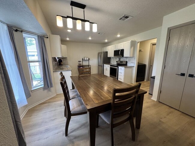 Photo - 806 James Loop