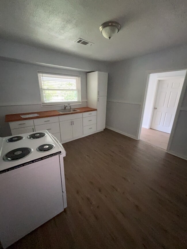 Photo - 805 Dorgan St