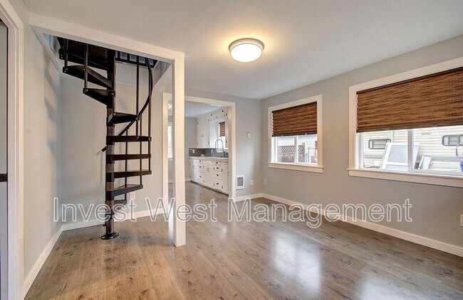 Photo - 2306 E 27th St