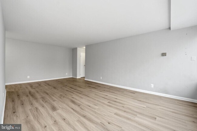 Photo - 1210 N Taft St Unidad 411