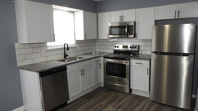 Blue Springs - 2 bed - 1.5 bath Townhome - Blue Springs - 2 bed - 1.5 bath Townhome
