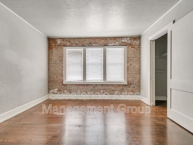 Building Photo - 429 NW 11th St Unit 10