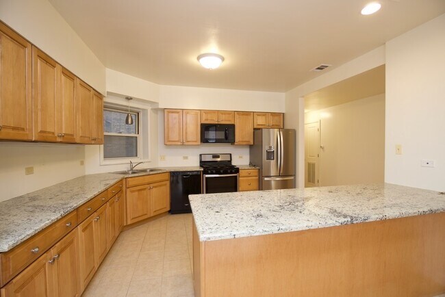 6713 N Sheridan Rd Unidad N3